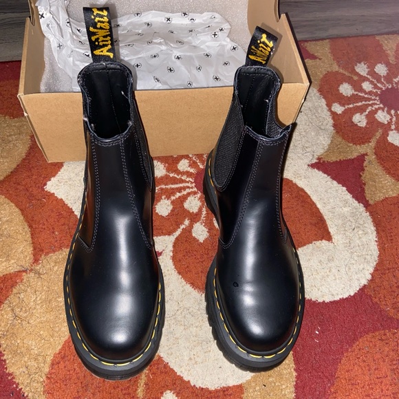 Dr. Martens. 2976 Smooth Leather Platform Chelsea Boots. Size referenced in pics - Picture 3 of 5